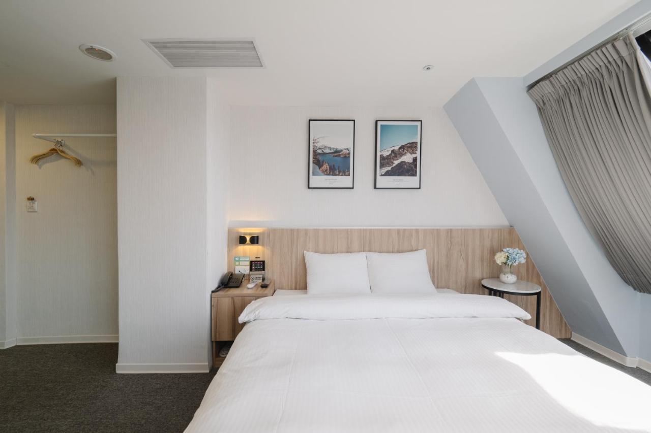 Hotel Attic Taipei Exterior photo